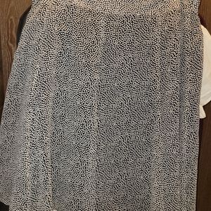 Liz & Co lined knee length skirt. Flowing, side zip, Size 14 dark blue and white